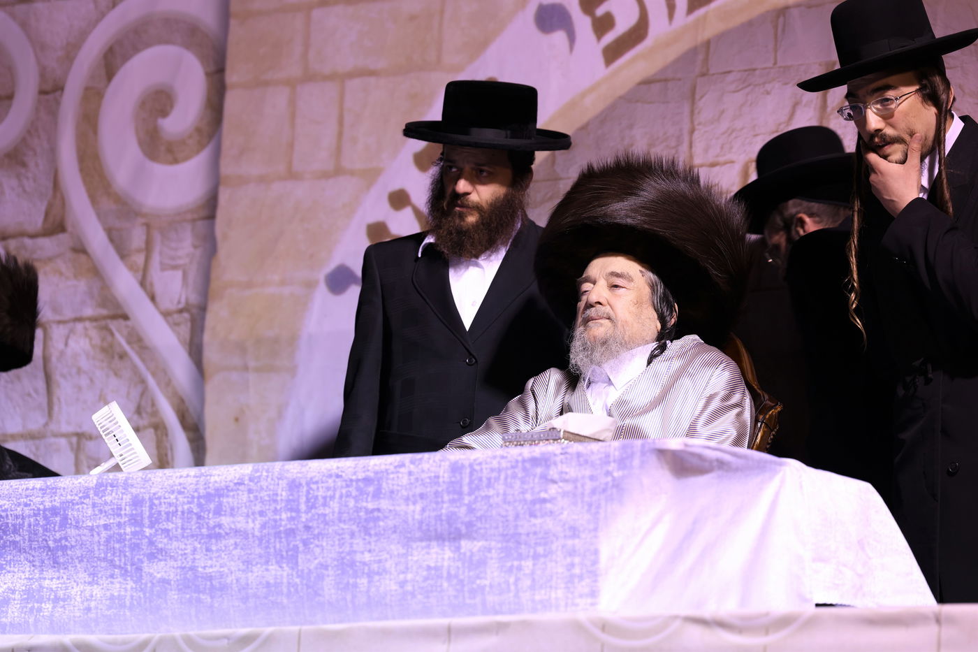 הגה"צ רבי יעקב מאיר שכטר בהדלקה ל"ג בעומר