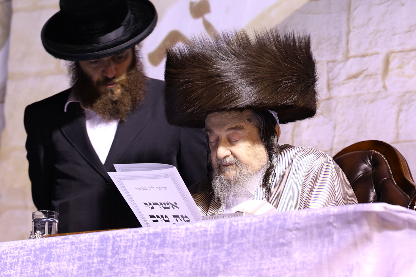 הגה"צ רבי יעקב מאיר שכטר בהדלקה ל"ג בעומר