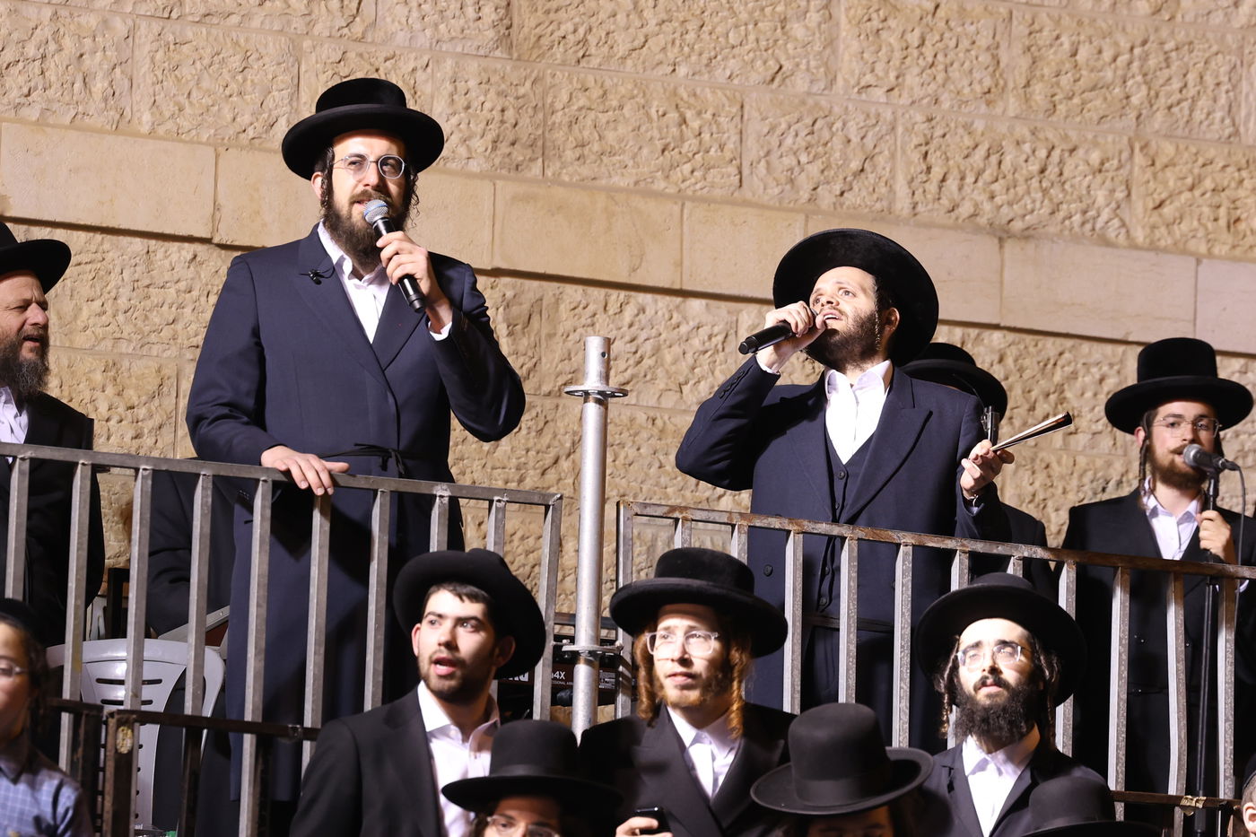 הגה"צ רבי יעקב מאיר שכטר בהדלקה ל"ג בעומר