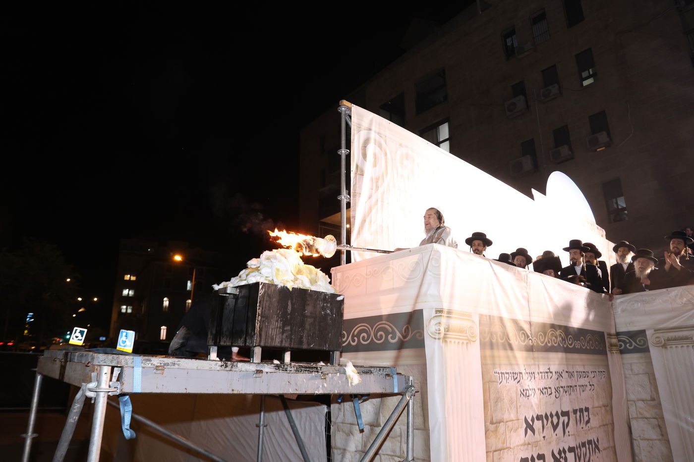 הגה"צ רבי יעקב מאיר שכטר בהדלקה ל"ג בעומר