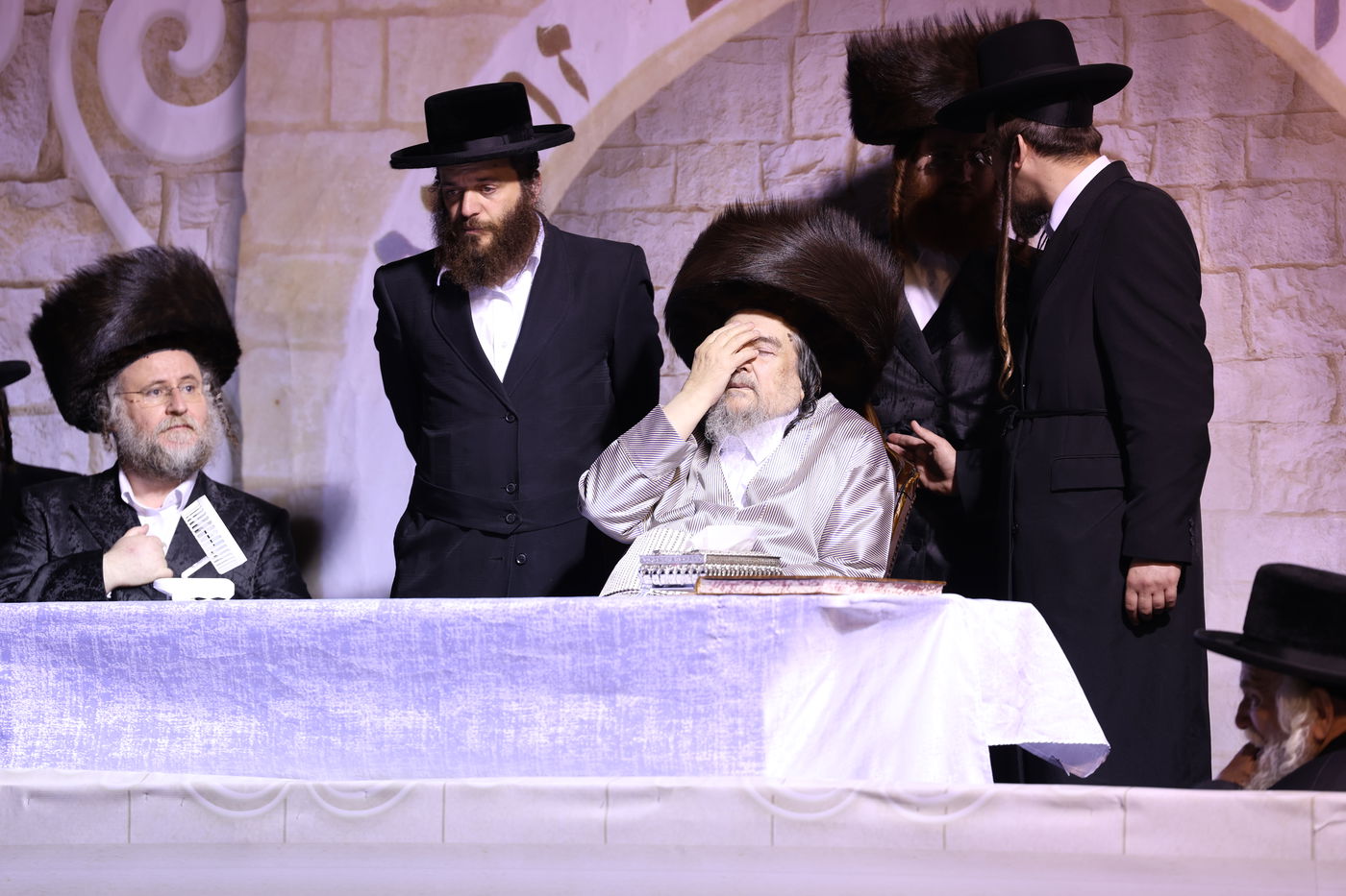 הגה"צ רבי יעקב מאיר שכטר בהדלקה ל"ג בעומר