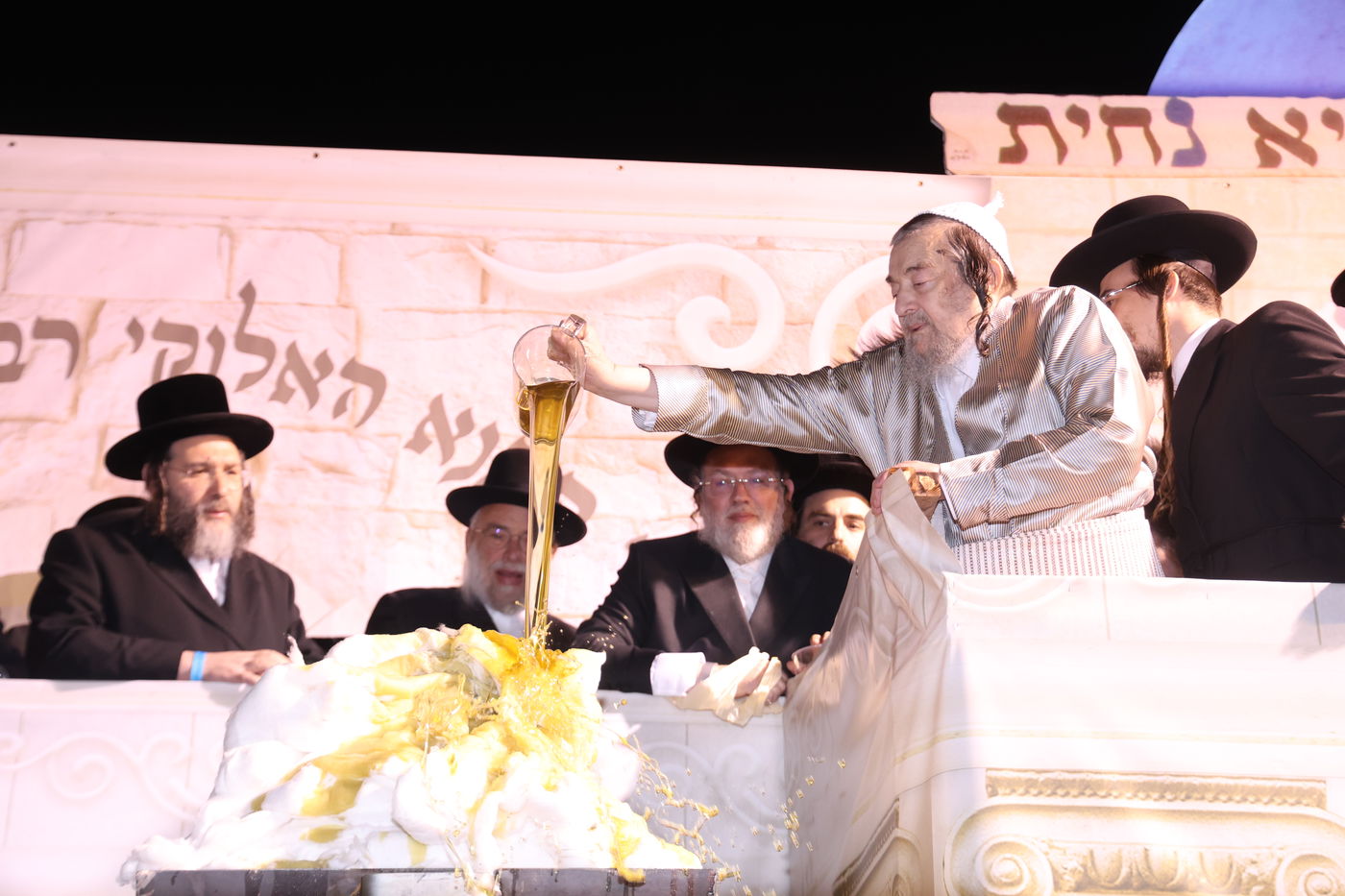 הגה"צ רבי יעקב מאיר שכטר בהדלקה ל"ג בעומר