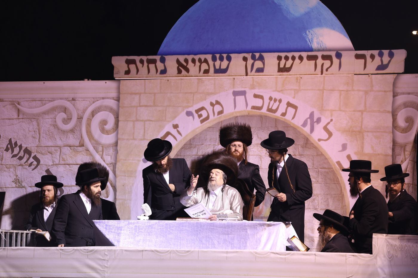 הגה"צ רבי יעקב מאיר שכטר בהדלקה ל"ג בעומר