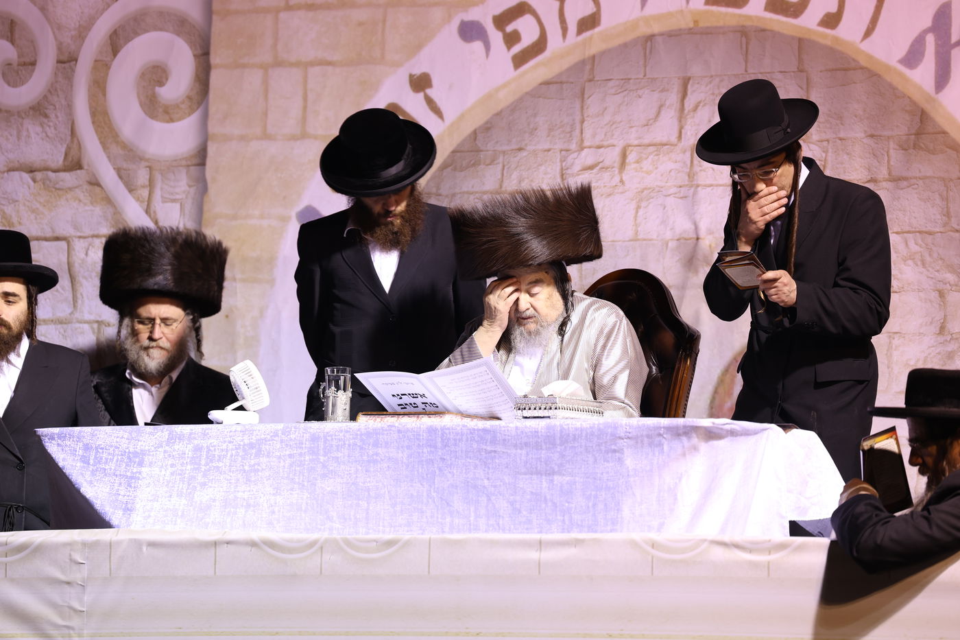 הגה"צ רבי יעקב מאיר שכטר בהדלקה ל"ג בעומר