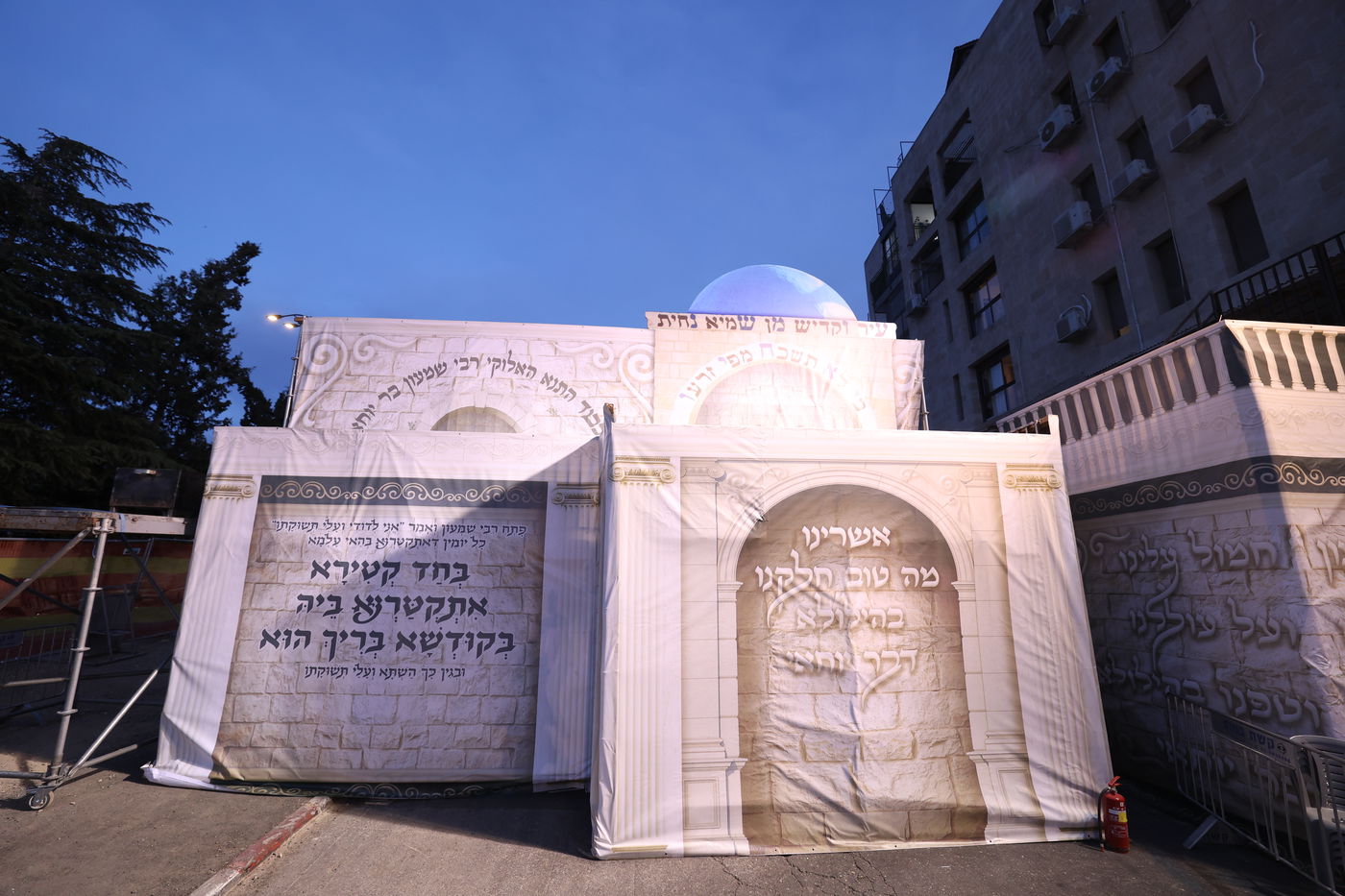 הגה"צ רבי יעקב מאיר שכטר בהדלקה ל"ג בעומר