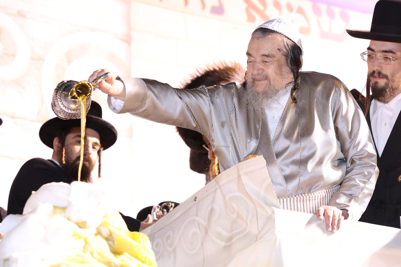 הגה"צ רבי יעקב מאיר שכטר בהדלקה ל"ג בעומר