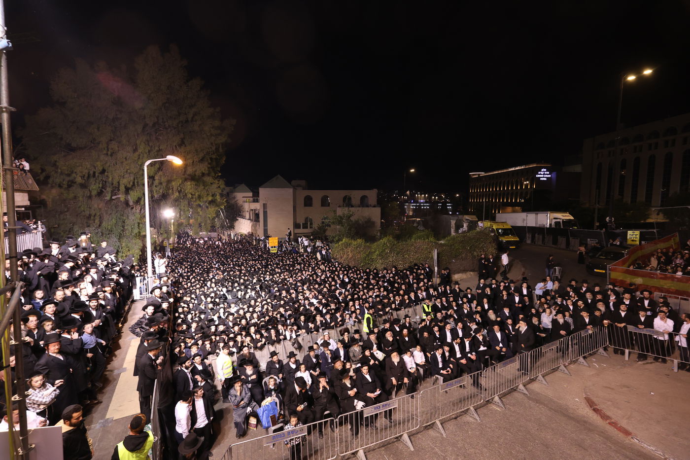 הגה"צ רבי יעקב מאיר שכטר בהדלקה ל"ג בעומר