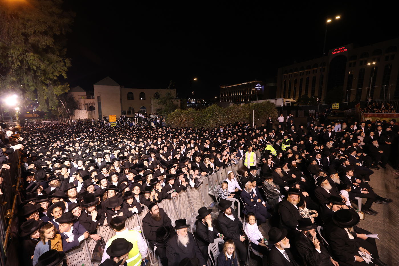 הגה"צ רבי יעקב מאיר שכטר בהדלקה ל"ג בעומר