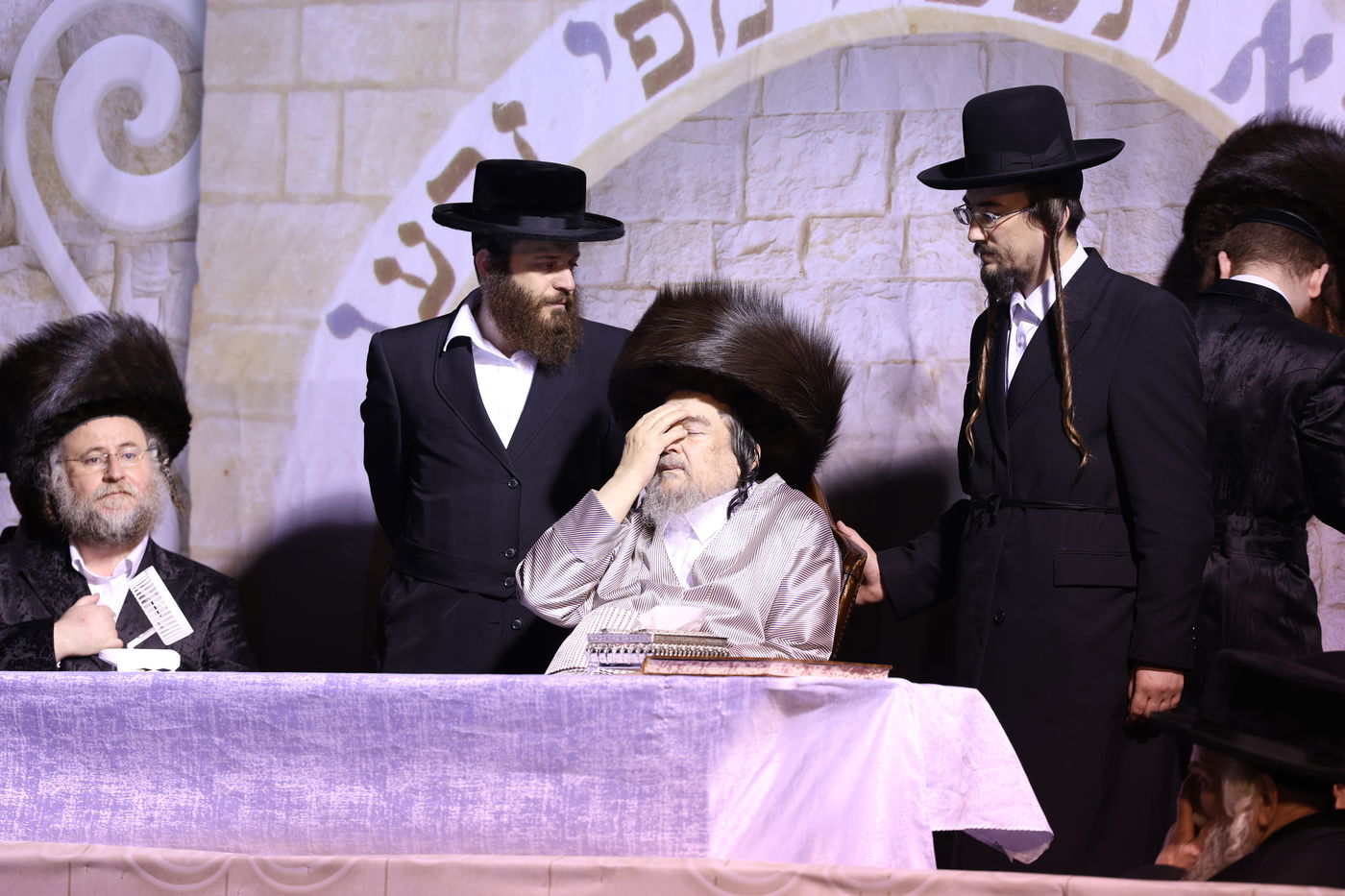 הגה"צ רבי יעקב מאיר שכטר בהדלקה ל"ג בעומר