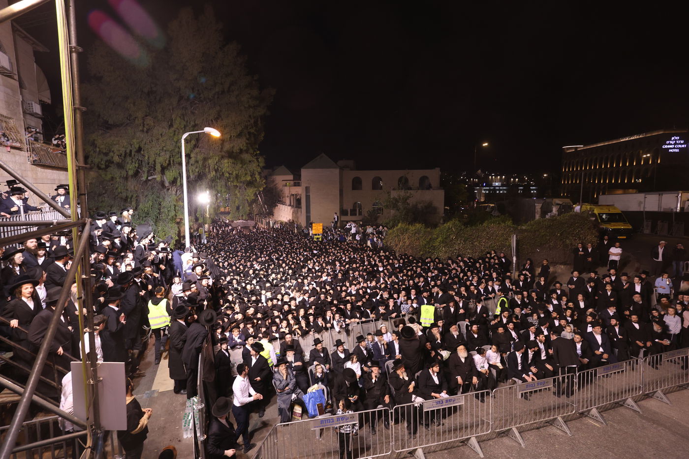 הגה"צ רבי יעקב מאיר שכטר בהדלקה ל"ג בעומר