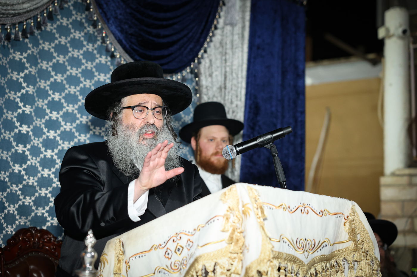 הגה"צ ראש ישיבת סאטמר בהדלקה לכבוד רשב"י