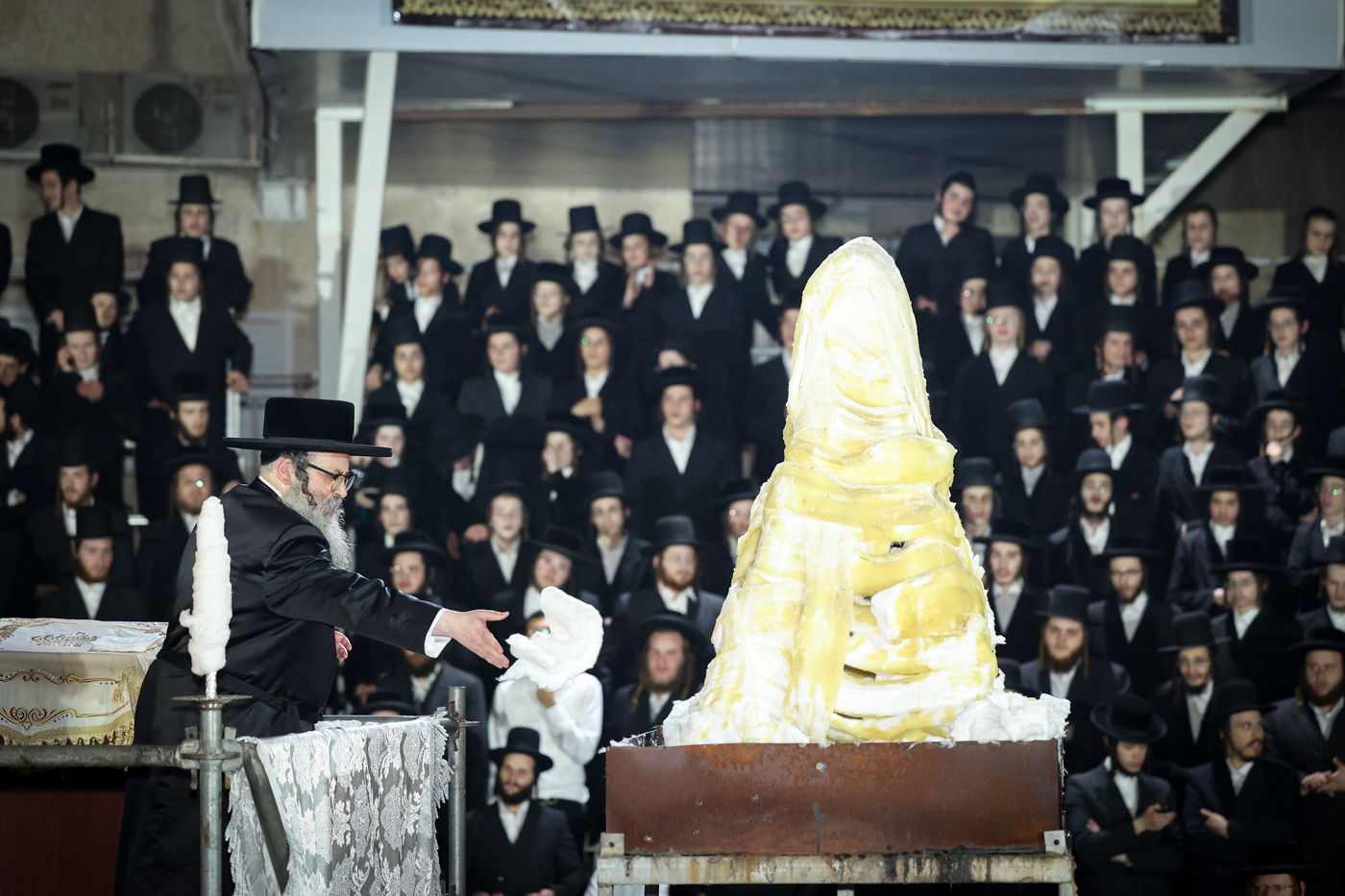 הגה"צ ראש ישיבת סאטמר בהדלקה לכבוד רשב"י