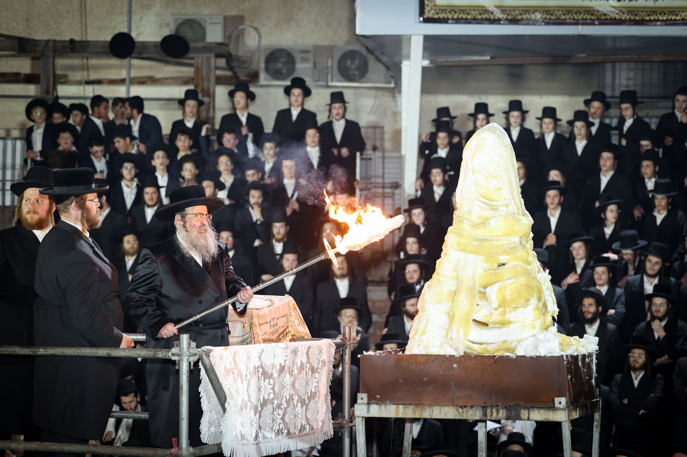 הגה"צ ראש ישיבת סאטמר בהדלקה לכבוד רשב"י