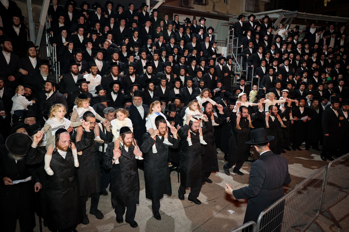 הגה"צ ראש ישיבת סאטמר בהדלקה לכבוד רשב"י