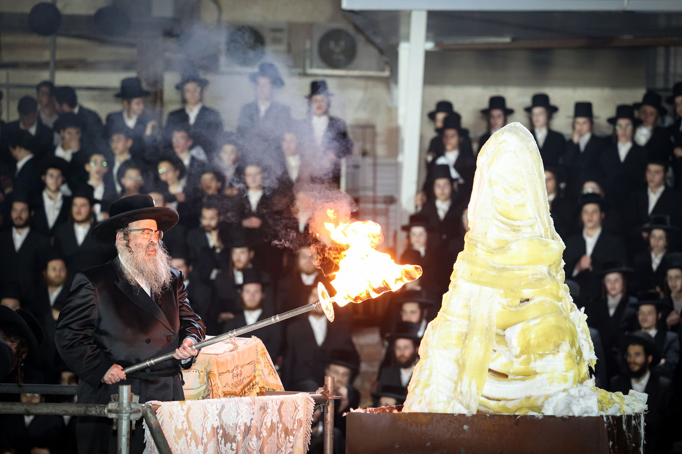 הגה"צ ראש ישיבת סאטמר בהדלקה לכבוד רשב"י