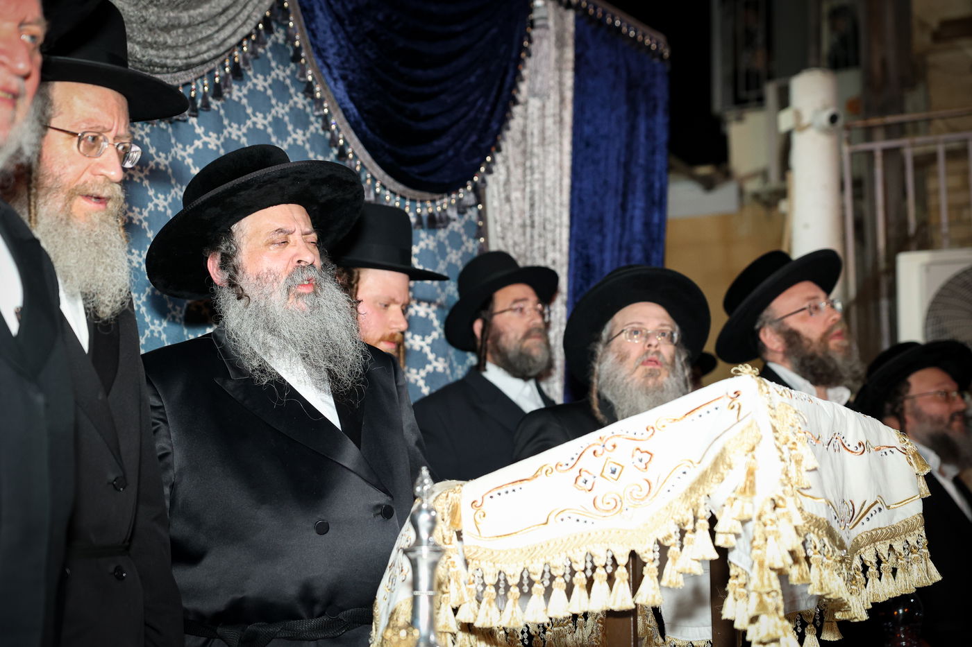 הגה"צ ראש ישיבת סאטמר בהדלקה לכבוד רשב"י