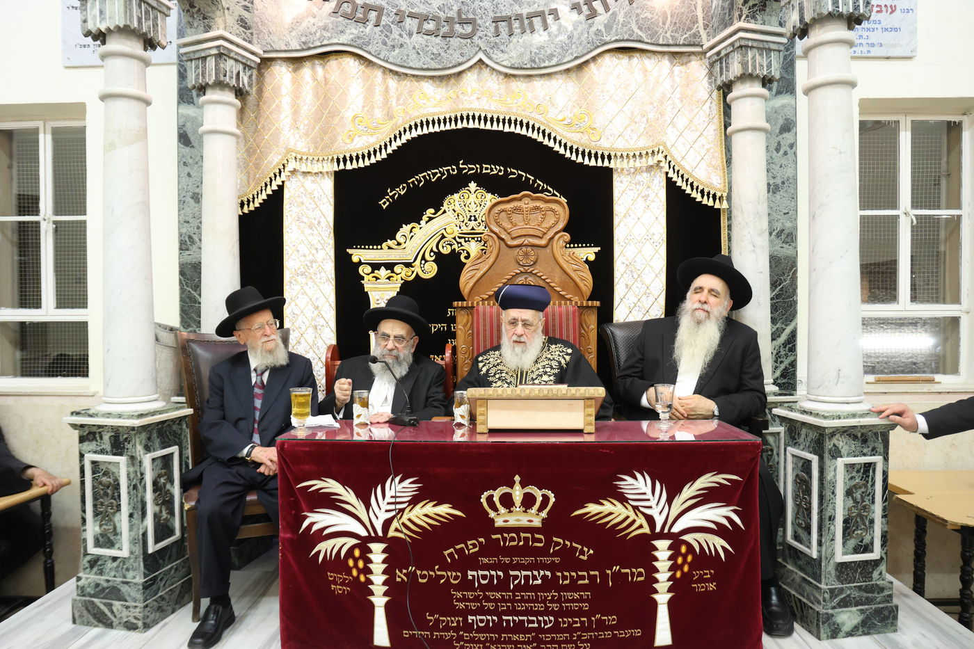 הראשל''צ הגאון רבי יצחק יוסף, בשיעורו השבועי בבית הכנסת היזדים