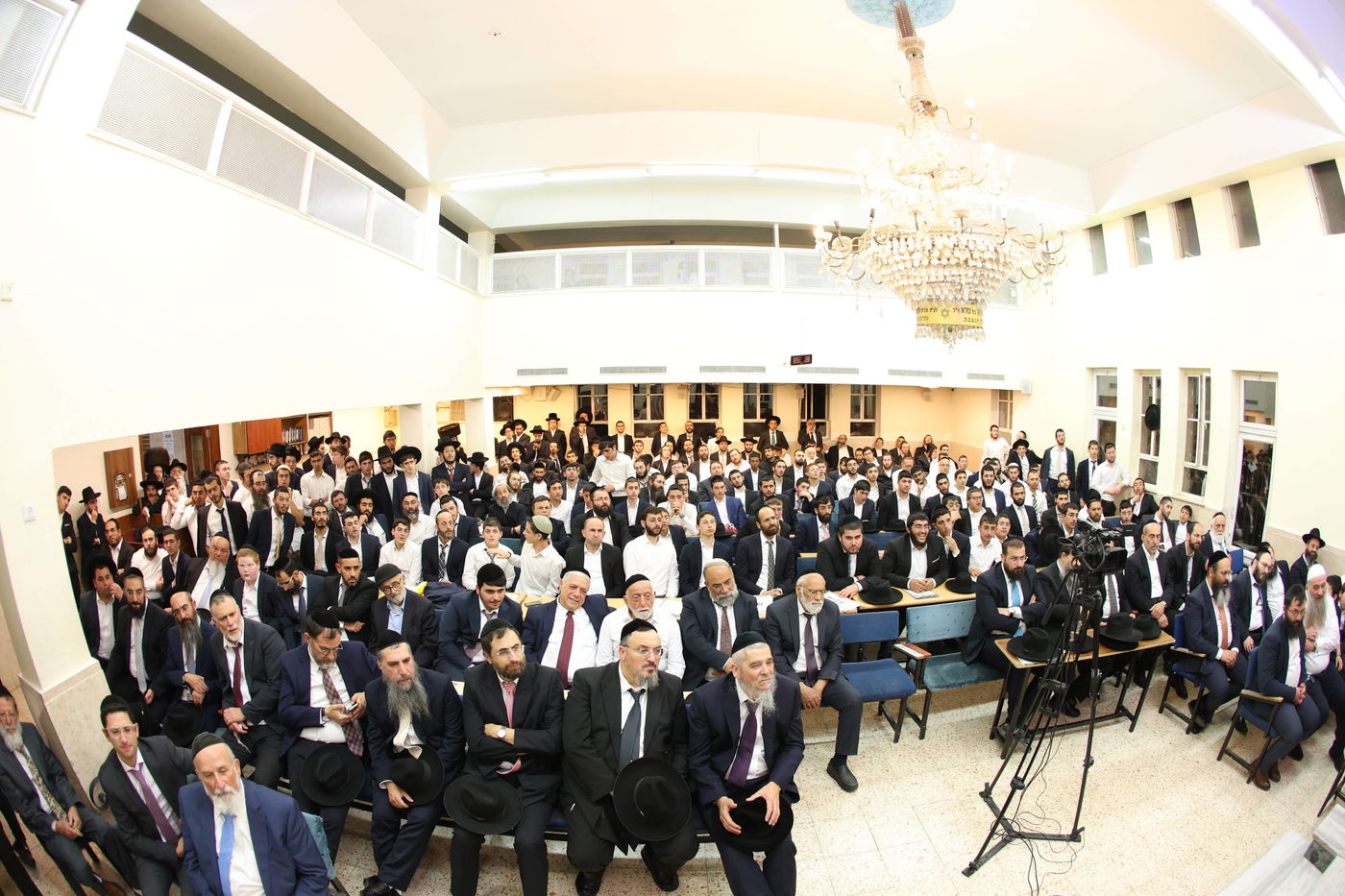 הראשל''צ הגאון רבי יצחק יוסף, בשיעורו השבועי בבית הכנסת היזדים