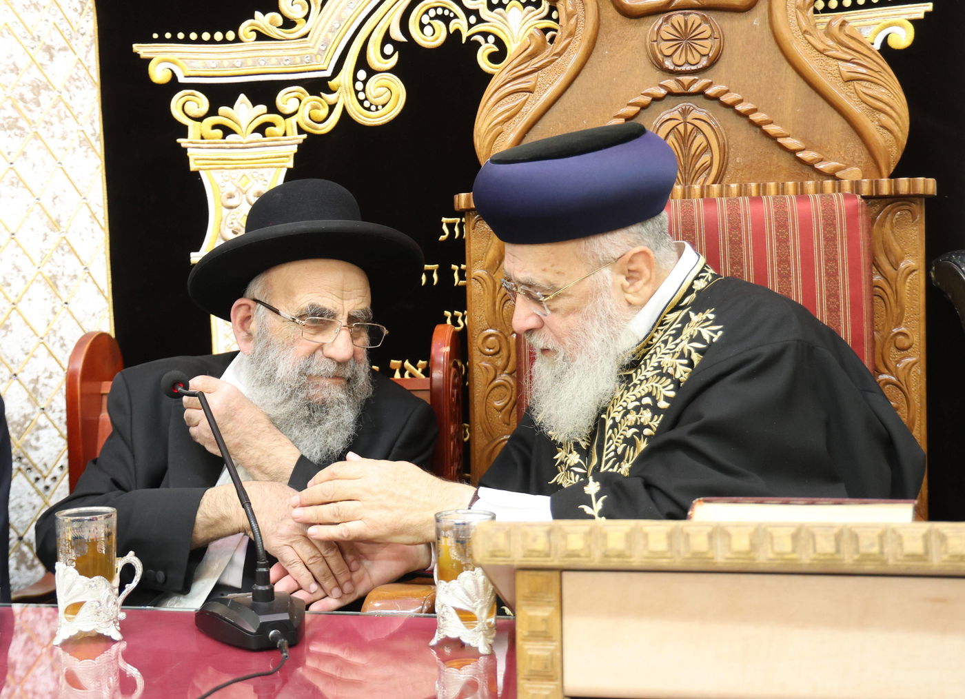 הראשל''צ הגאון רבי יצחק יוסף, בשיעורו השבועי בבית הכנסת היזדים