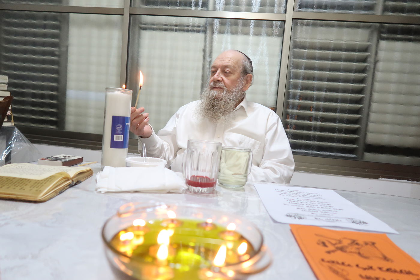 הגה"צ רבי דוד בצרי בהדלקת הנר לכבוד רשב"י 