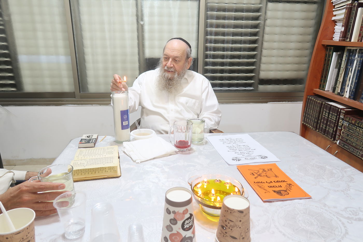 הגה"צ רבי דוד בצרי בהדלקת הנר לכבוד רשב"י 