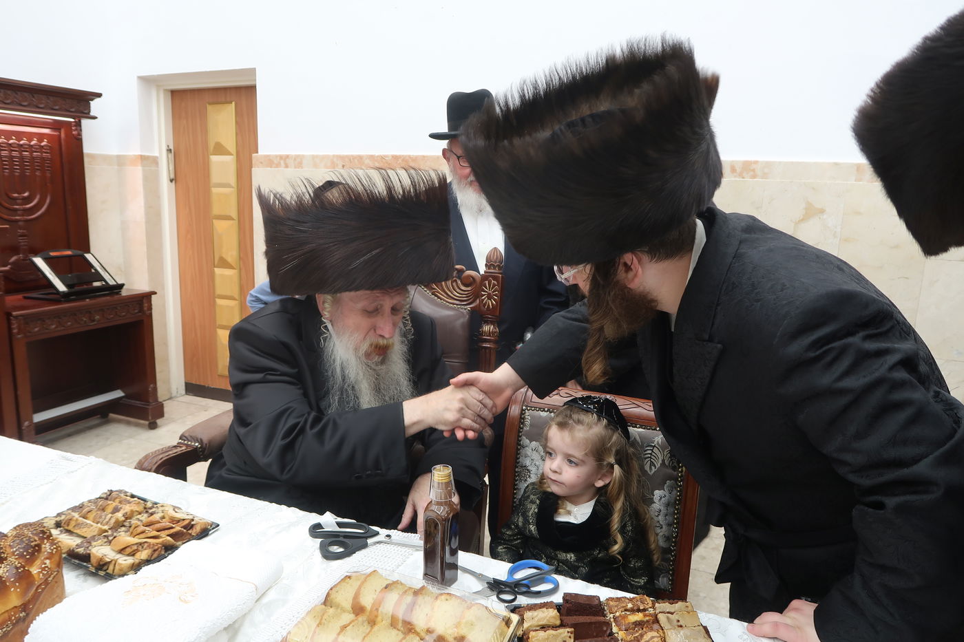 מעמד ההדלקה בחצה"ק טשארנאביל