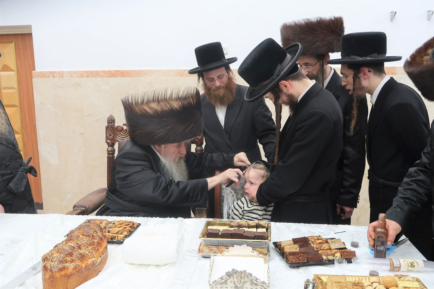 מעמד ההדלקה בחצה"ק טשארנאביל