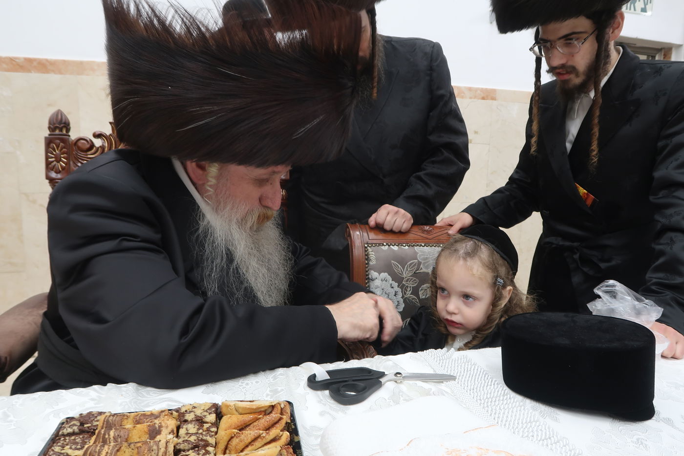 מעמד ההדלקה בחצה"ק טשארנאביל