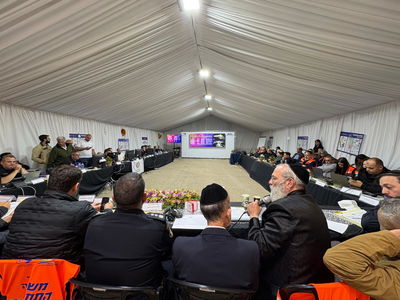 חדר מצב מרכזי בהר מירון לניהול התחבורה ציבורית בל"ג בעומר