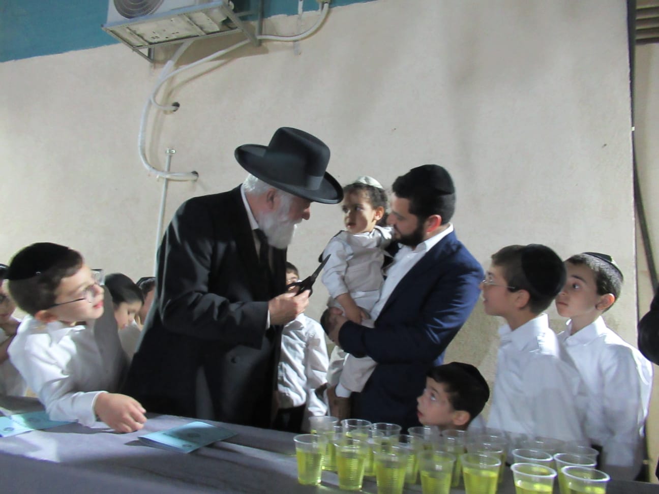 הגאון רבי אברהם מאמאן בהדלקה ל"ג בעומר