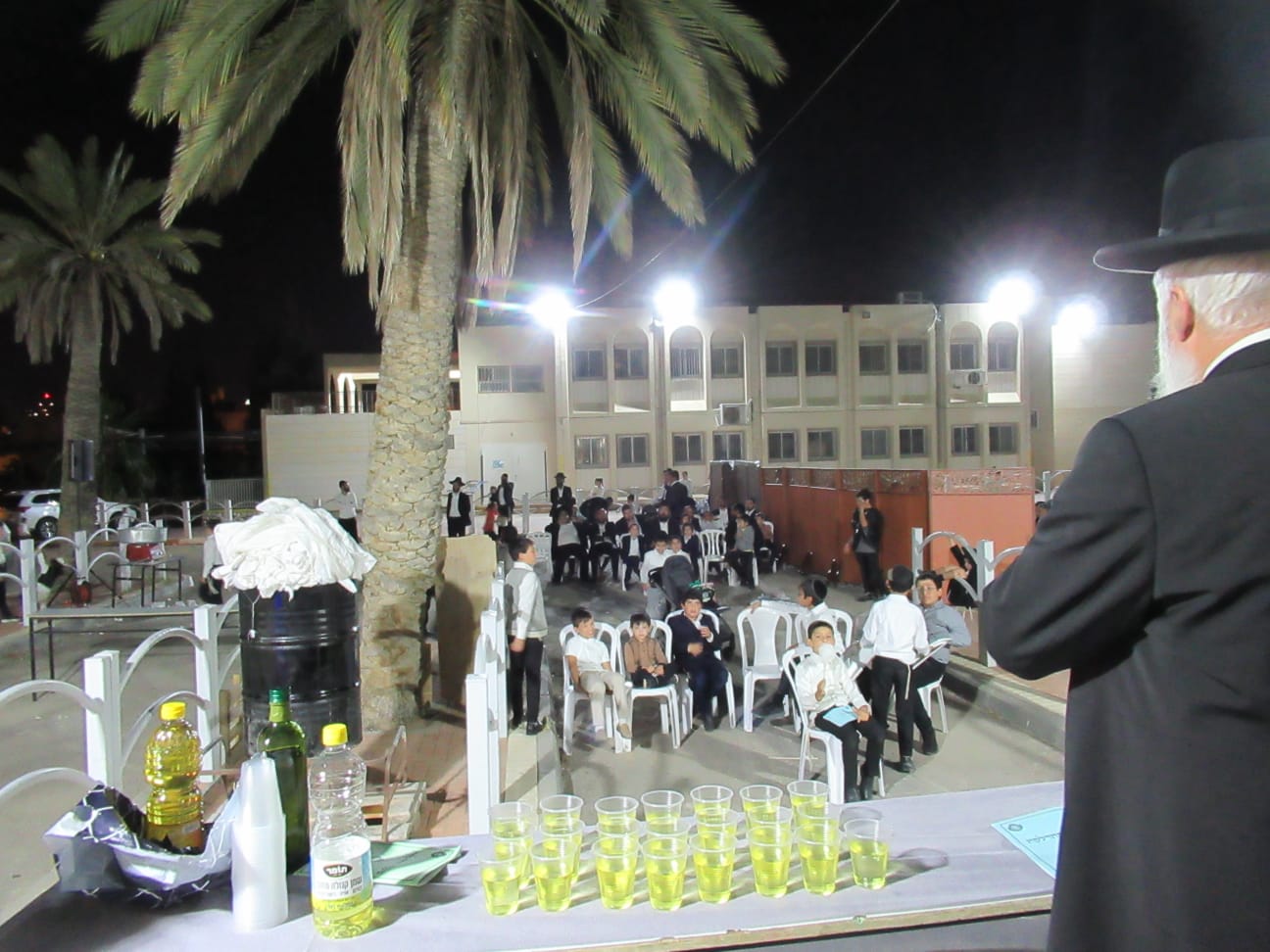 הגאון רבי אברהם מאמאן בהדלקה ל"ג בעומר