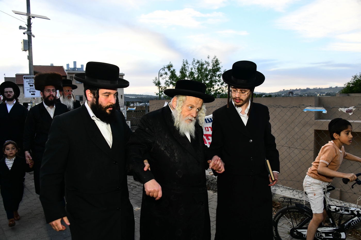 המקובל הרה"צ רבי אברהם אביש ציינווירט ל"ג בעומר במירון תשפ"ה