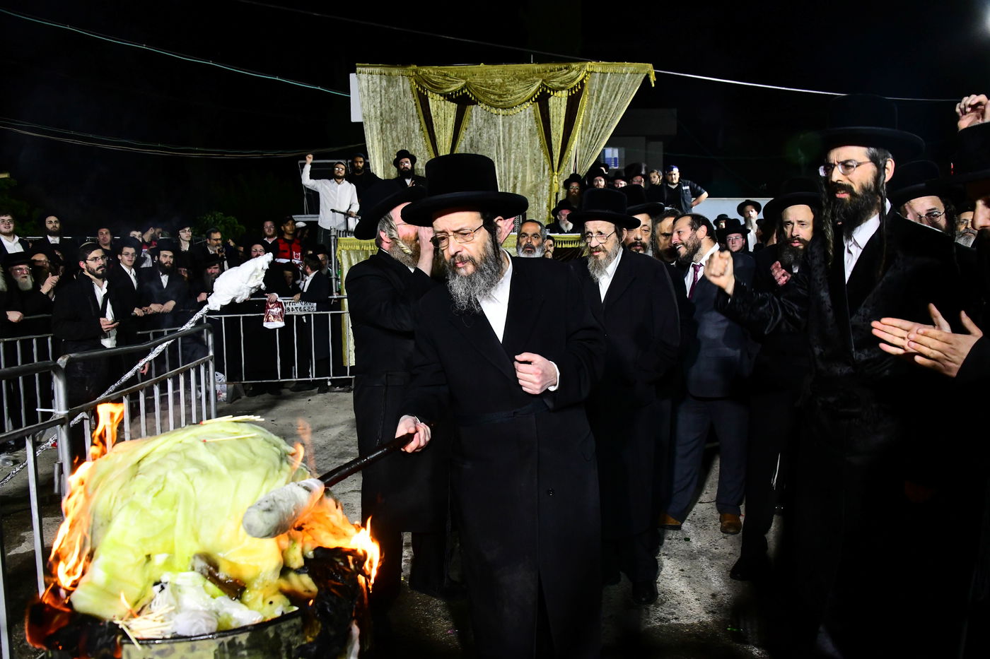 ל"ג בעומר בחצה"ק זוויעהיל