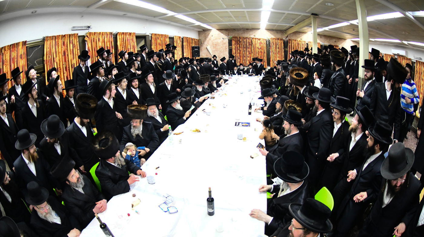 ל"ג בעומר בחצה"ק זוויעהיל