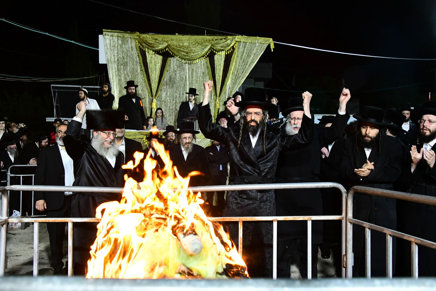 ל"ג בעומר בחצה"ק זוויעהיל