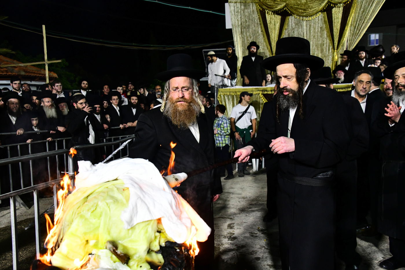 ל"ג בעומר בחצה"ק זוויעהיל