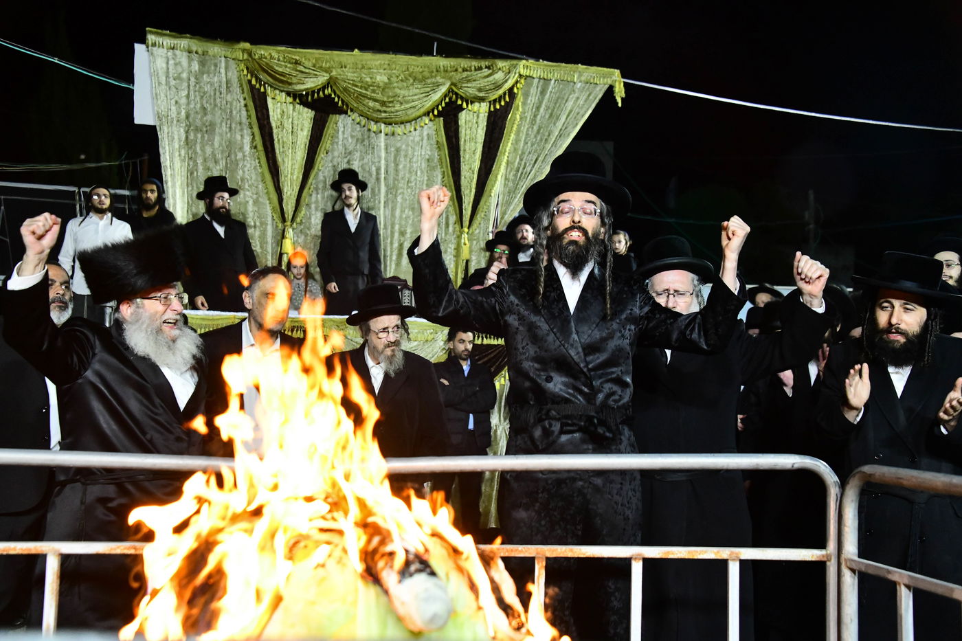 ל"ג בעומר בחצה"ק זוויעהיל