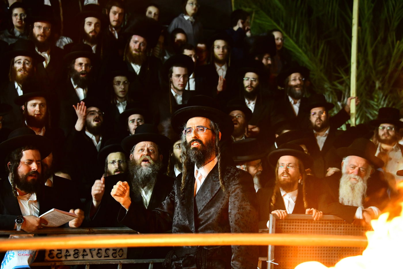 ל"ג בעומר בחצה"ק זוויעהיל