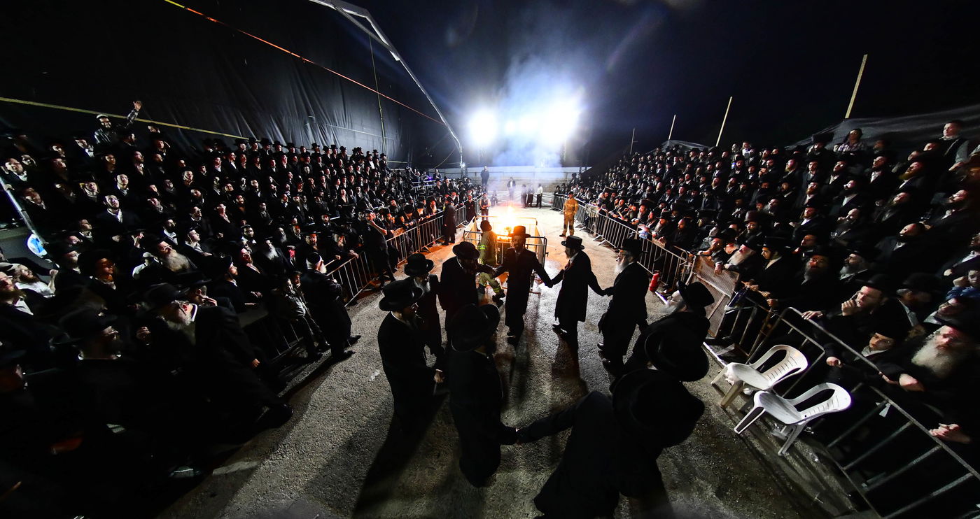 ל"ג בעומר בחצה"ק זוויעהיל