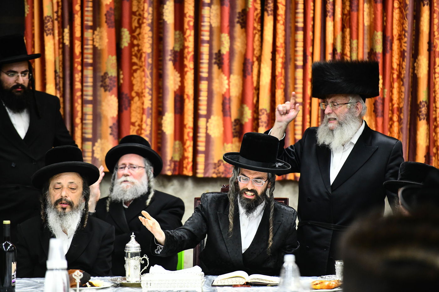 ל"ג בעומר בחצה"ק זוויעהיל