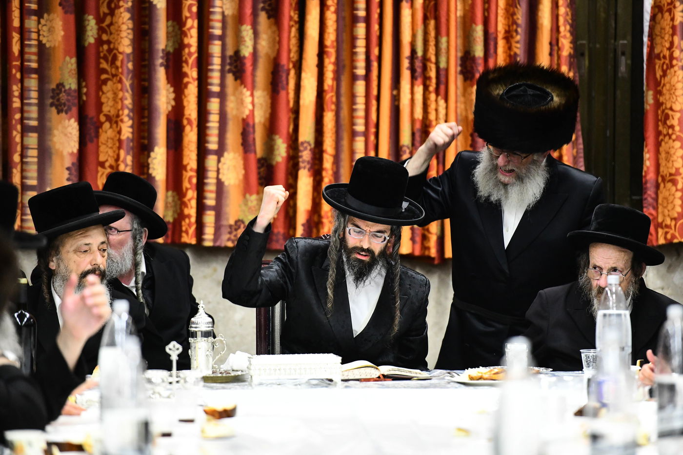 ל"ג בעומר בחצה"ק זוויעהיל