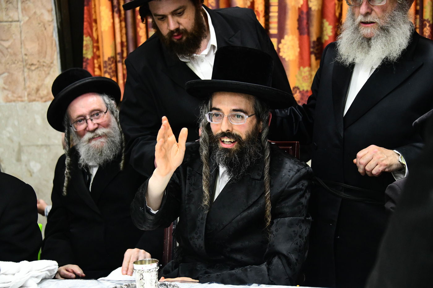 ל"ג בעומר בחצה"ק זוויעהיל