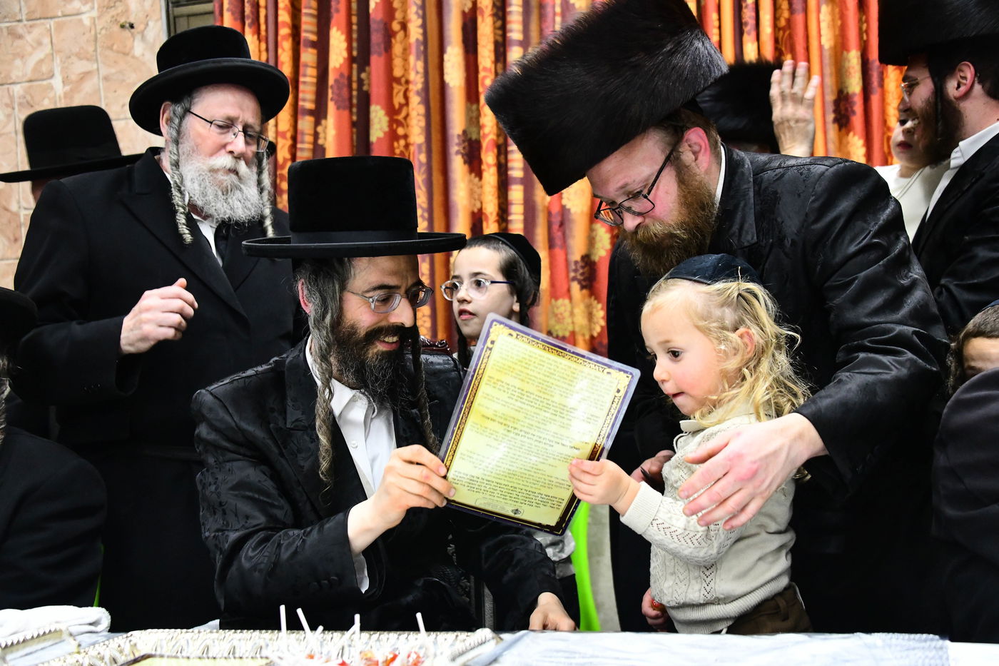 ל"ג בעומר בחצה"ק זוויעהיל