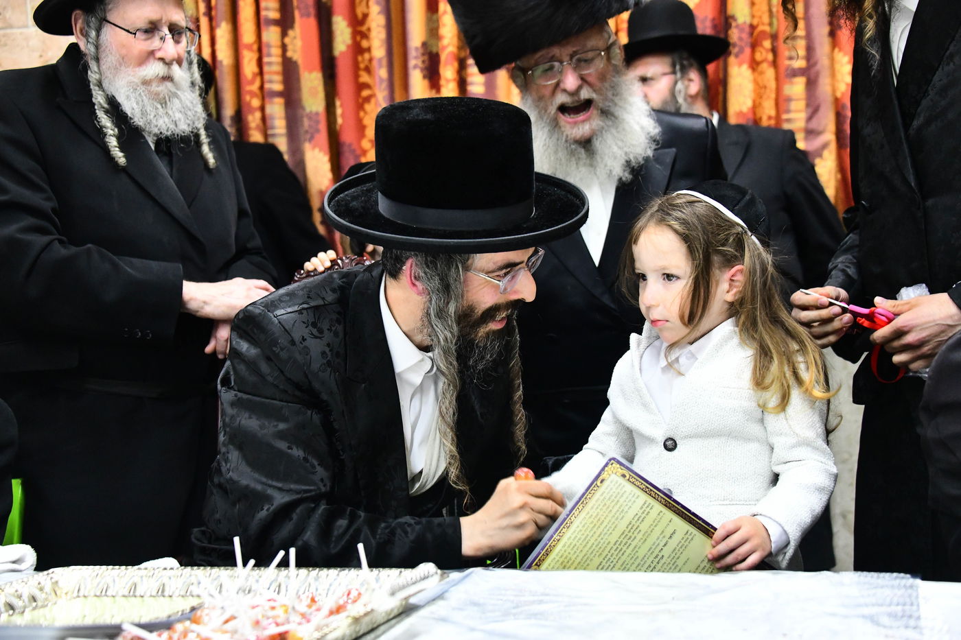 ל"ג בעומר בחצה"ק זוויעהיל