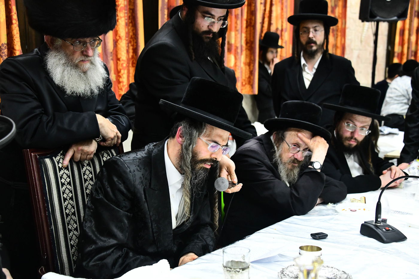 ל"ג בעומר בחצה"ק זוויעהיל