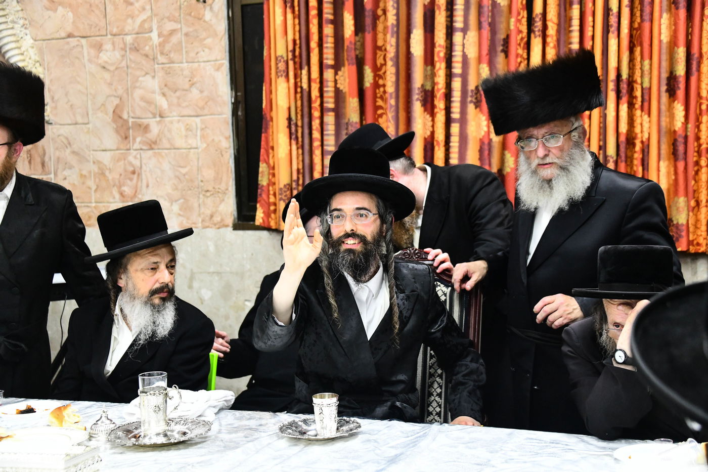 ל"ג בעומר בחצה"ק זוויעהיל