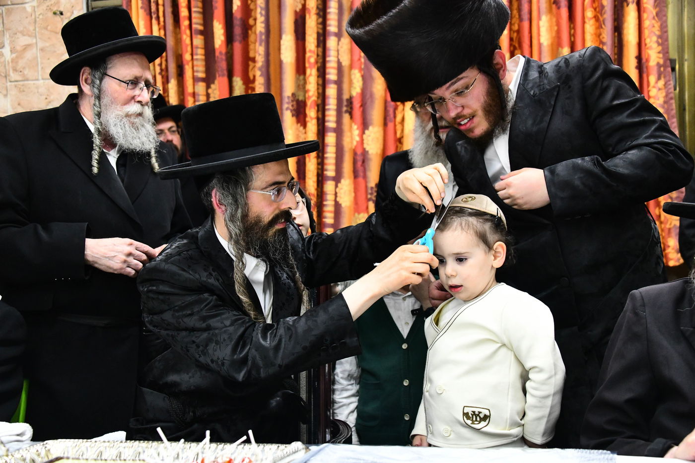 ל"ג בעומר בחצה"ק זוויעהיל