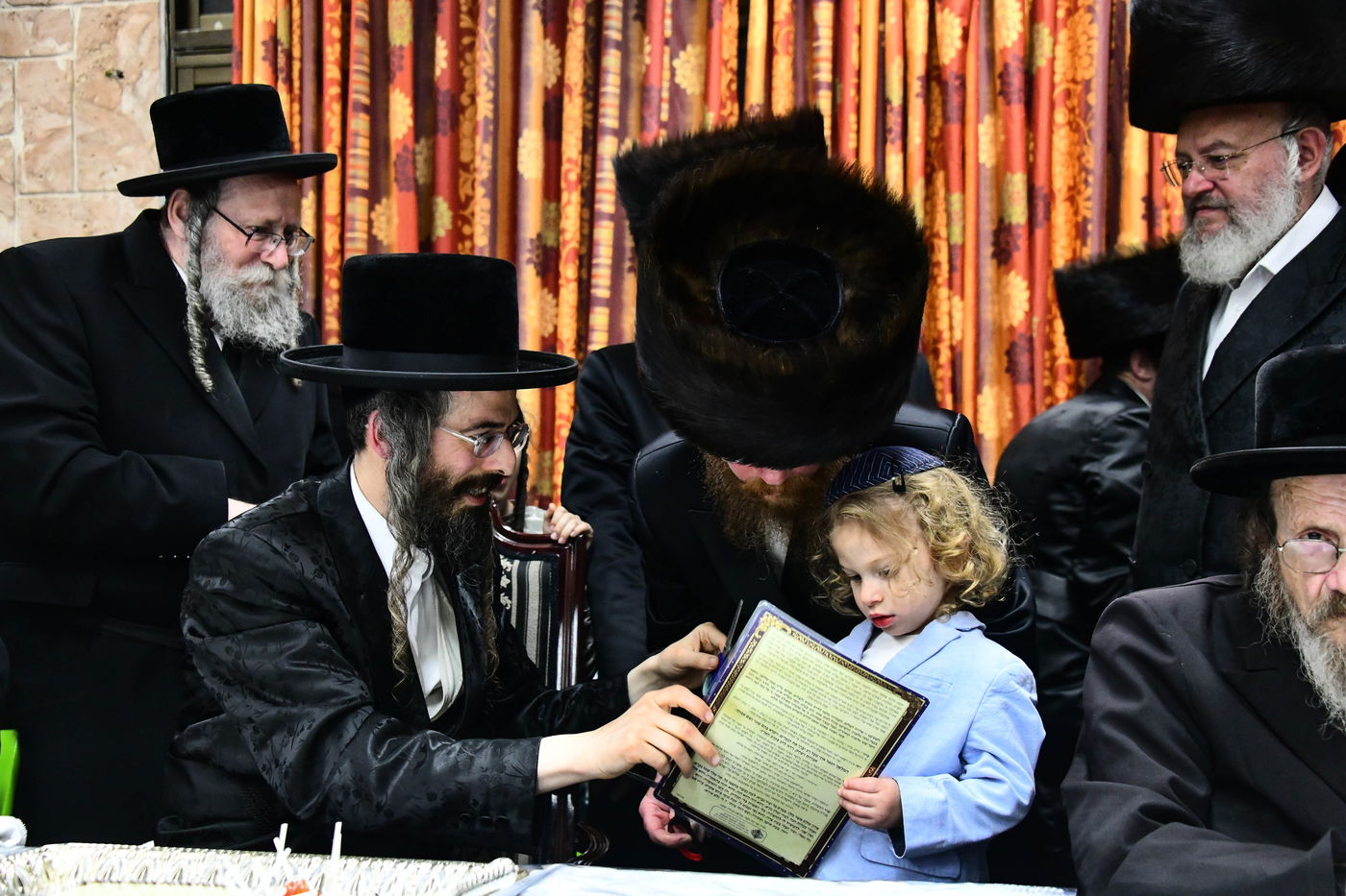 ל"ג בעומר בחצה"ק זוויעהיל