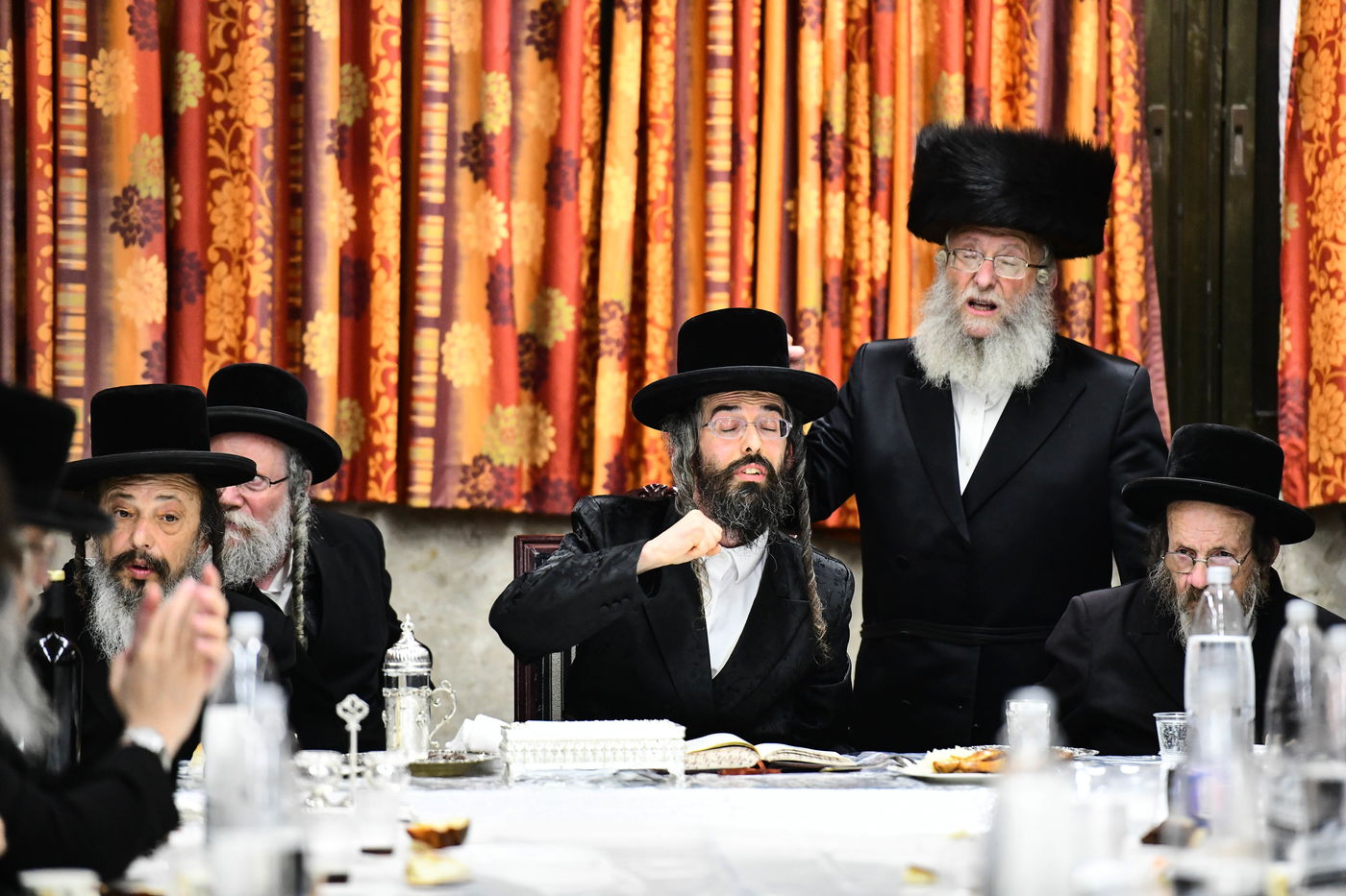 ל"ג בעומר בחצה"ק זוויעהיל