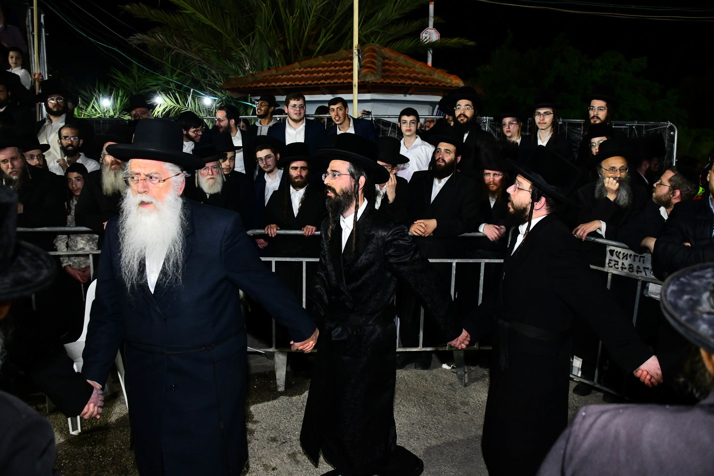 ל"ג בעומר בחצה"ק זוויעהיל